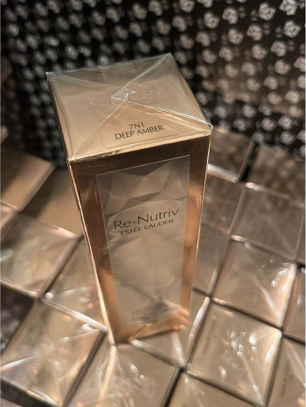 Estee Lauder 7N1 Re-Nutriv foundation